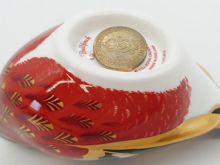 イギリス　ROYAL CROWN DERBY(ロイヤルクラウンダービー)　Bullfinch(ブルフィンチ)　華やかな中に可愛らしさを漂わせるフィギュリン(置き物、置物、陶器、オブジェ、ディスプレイ、2004、アトリ科ウソ属、小鳥、英国)(R-076748)