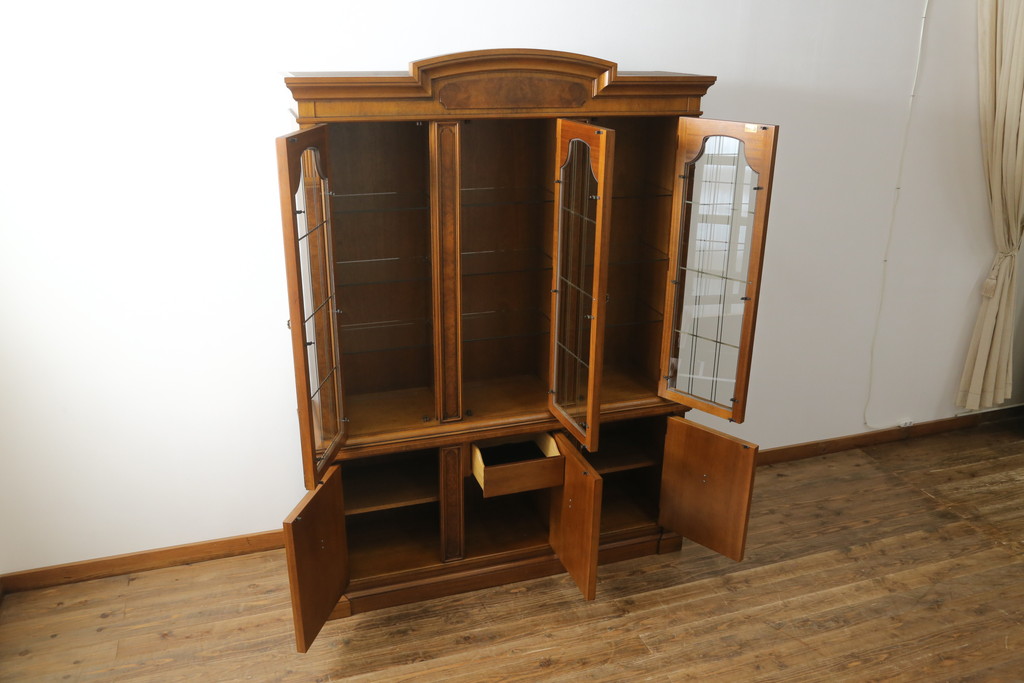 中古　美品　DREXEL HERITAGE(ドレクセルヘリテイジ)　FRANCESCA(フランチェスカ)シリーズ　照明付き!堂々とした佇まいのキャビネット(収納棚、戸棚、食器棚、カップボード、飾り棚)(定価約141万円)(R-075997)