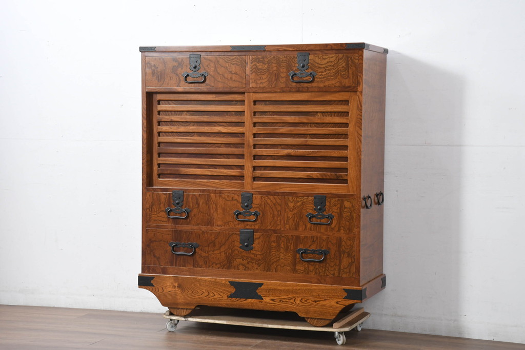 中古　新古品　未使用　展示品　二本松工藝館　田中家具　欅(ケヤキ)材玉杢　桐材　すっきりしとしたデザインの車箪笥(和タンス、収納箪笥、サイドボード、収納棚、戸棚、サイドキャビネット)(定価約121万円)(R-081136)
