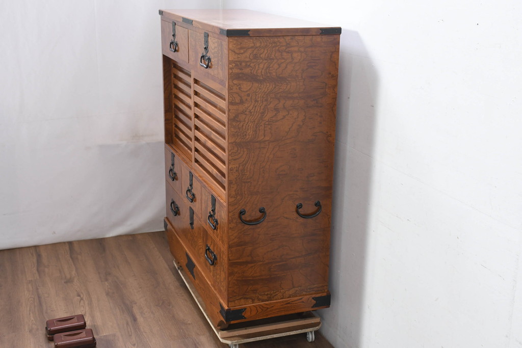 中古　新古品　未使用　展示品　二本松工藝館　田中家具　欅(ケヤキ)材玉杢　桐材　すっきりしとしたデザインの車箪笥(和タンス、収納箪笥、サイドボード、収納棚、戸棚、サイドキャビネット)(定価約121万円)(R-081136)
