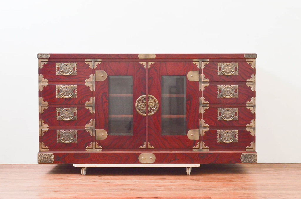 中古　美品!!　四国・高松　飛鳥民芸家具　欅(ケヤキ)箪笥　堂々とした佇まいが魅力的なサイドボード(サイドキャビネット、リビングボード、収納棚、戸棚、引き出し)(R-074304)