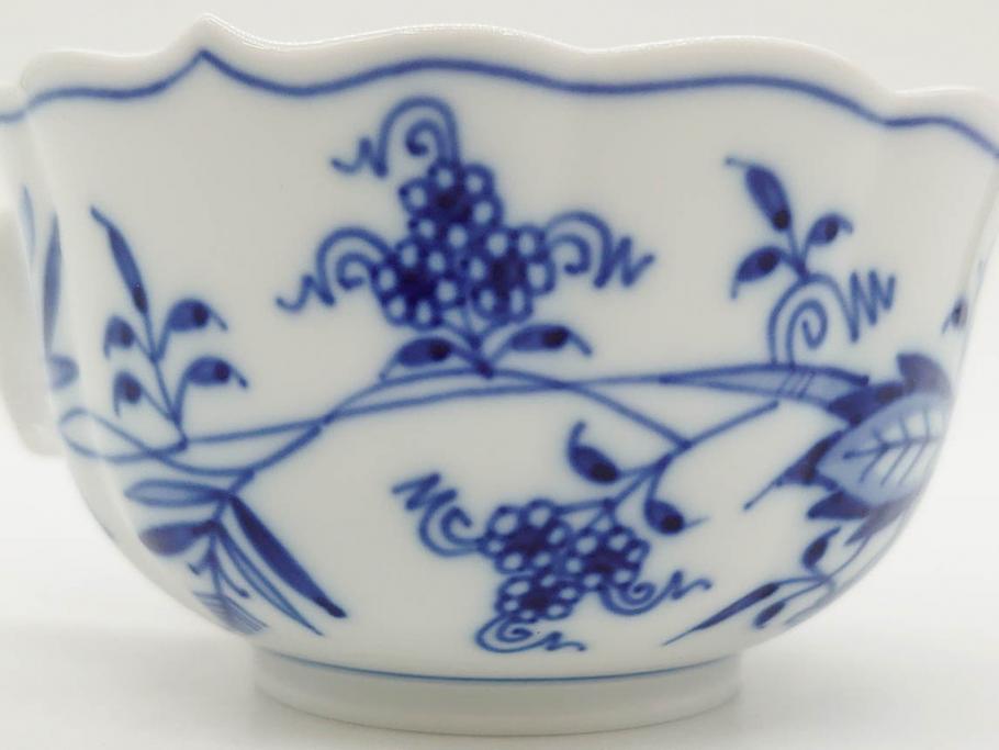 ドイツ　マイセン　Meissen　ブルーオニオン　洗練されたデザインが上品な雰囲気を醸し出すティーカップ&ソーサー3客セット(洋食器、C&S)(R-083091)