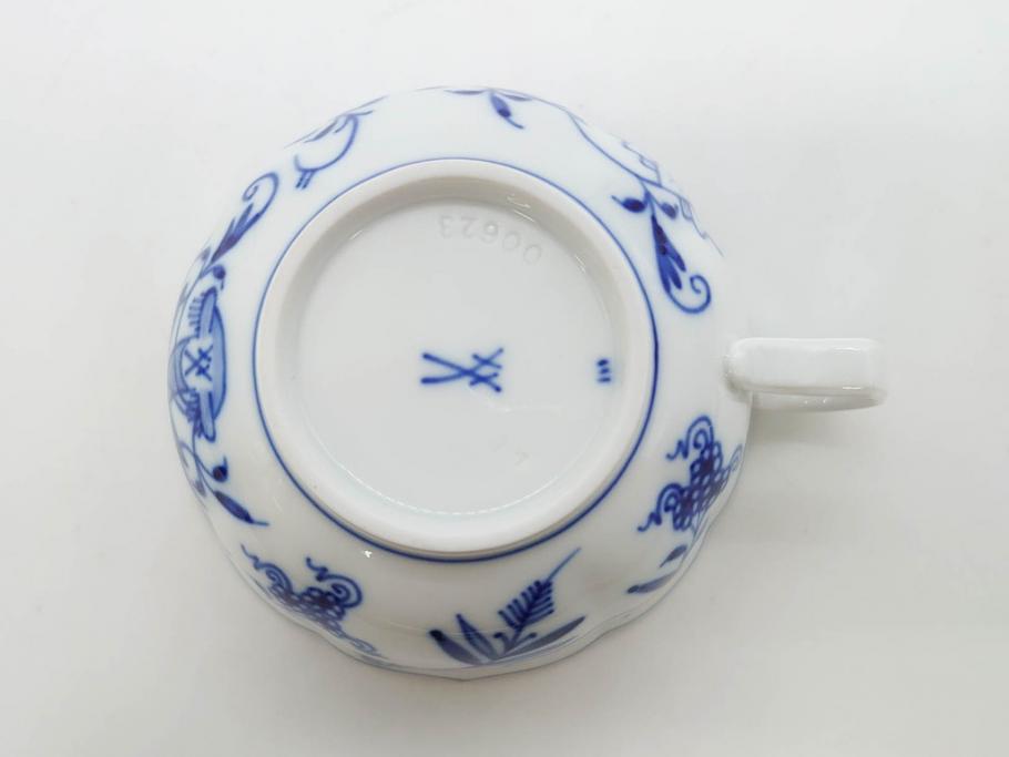 ドイツ　マイセン　Meissen　ブルーオニオン　洗練されたデザインが上品な雰囲気を醸し出すティーカップ&ソーサー3客セット(洋食器、C&S)(R-083091)