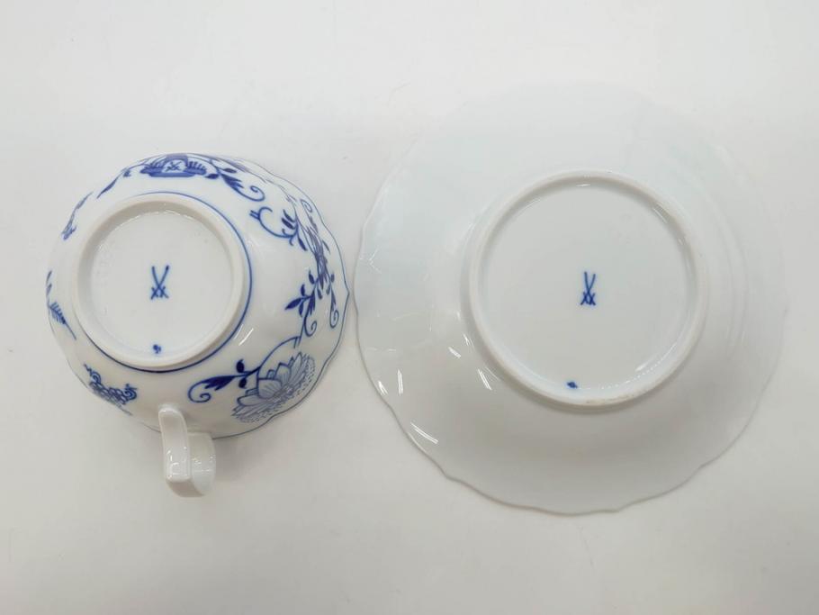 ドイツ　マイセン　Meissen　ブルーオニオン　洗練されたデザインが上品な雰囲気を醸し出すティーカップ&ソーサー3客セット(洋食器、C&S)(R-083091)