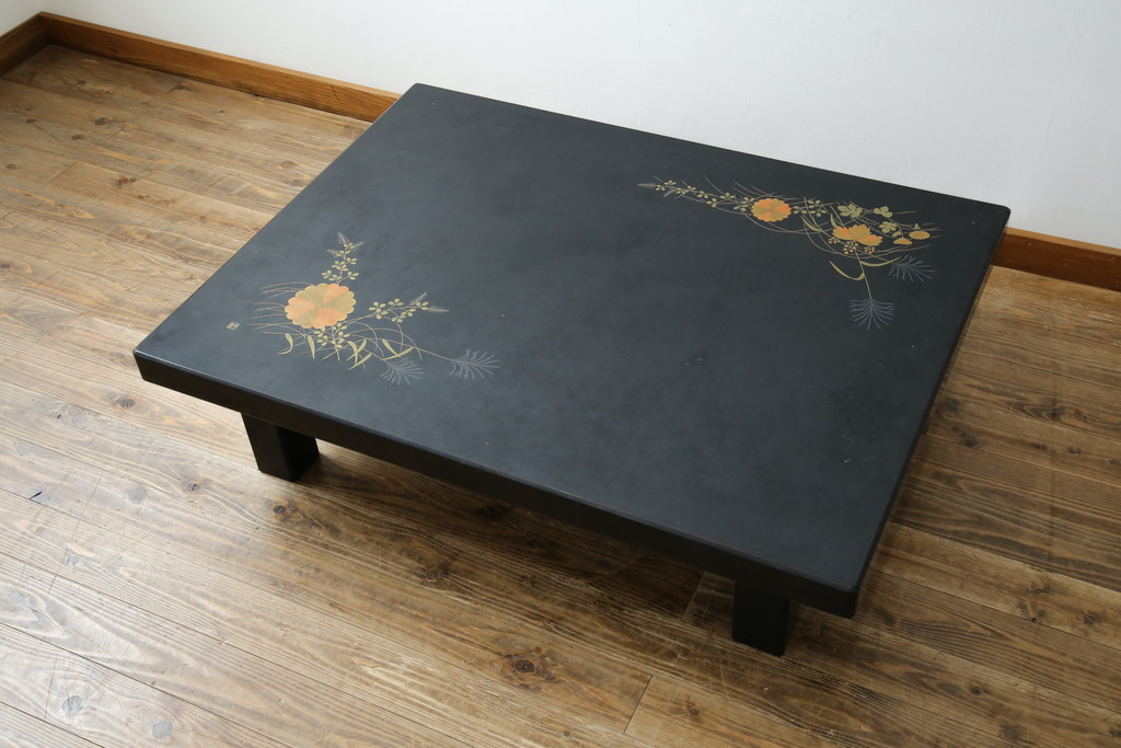 中古　民芸家具　高級品　総漆塗り　金彩秋草蒔絵　小振りサイズが珍しい!淑やかな佇まいの座卓(ローテーブル、センターテーブル、リビングテーブル)(R-083307)
