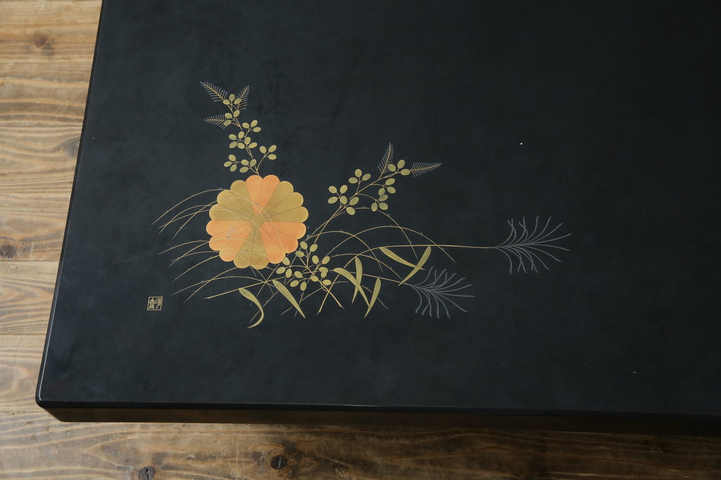 中古　民芸家具　高級品　総漆塗り　金彩秋草蒔絵　小振りサイズが珍しい!淑やかな佇まいの座卓(ローテーブル、センターテーブル、リビングテーブル)(R-083307)