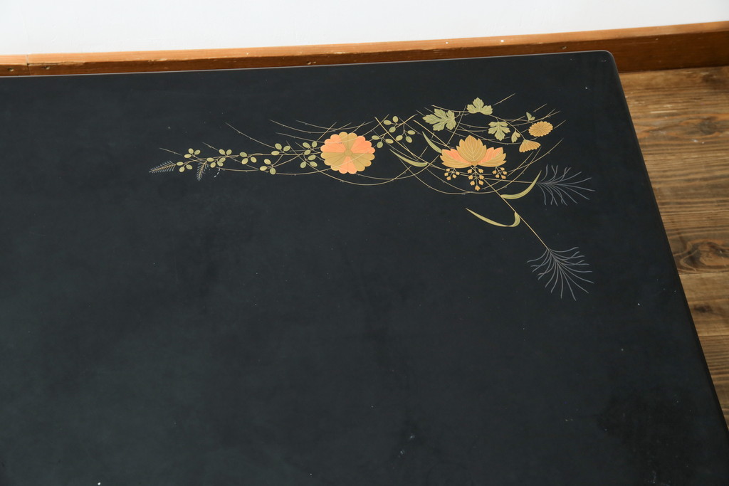中古　民芸家具　高級品　総漆塗り　金彩秋草蒔絵　小振りサイズが珍しい!淑やかな佇まいの座卓(ローテーブル、センターテーブル、リビングテーブル)(R-083307)