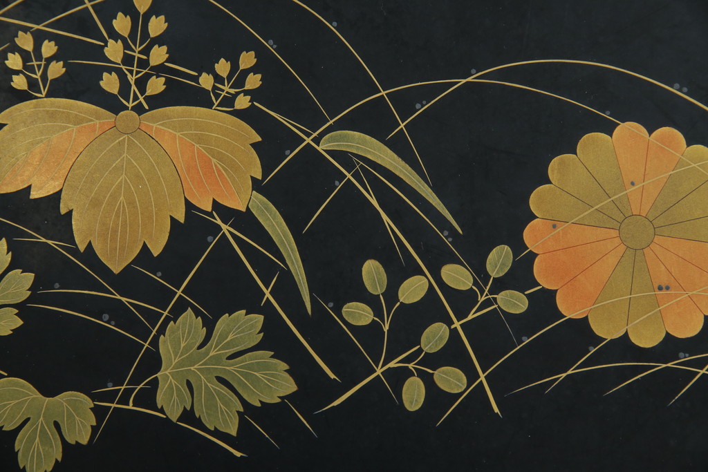 中古　民芸家具　高級品　総漆塗り　金彩秋草蒔絵　小振りサイズが珍しい!淑やかな佇まいの座卓(ローテーブル、センターテーブル、リビングテーブル)(R-083307)