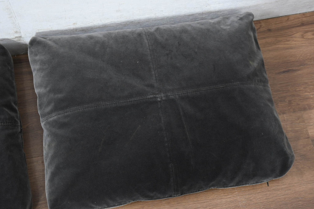 中古　美品　arflex(アルフレックス)　BRERA(ブレラ)　高級感を醸し出す羽毛クッション3個セット(インテリア小物)(定価約11万円)(R-083199)