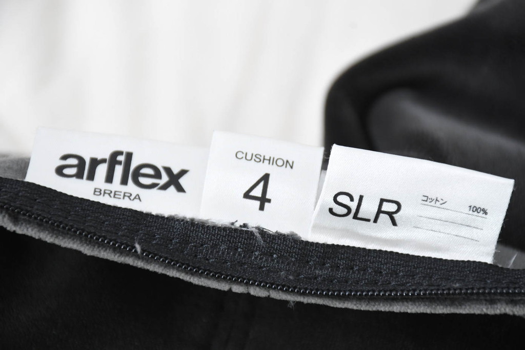 中古　美品　arflex(アルフレックス)　BRERA(ブレラ)　高級感を醸し出す羽毛クッション3個セット(インテリア小物)(定価約11万円)(R-083199)
