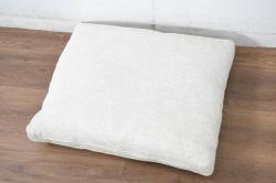 中古　美品　arflex(アルフレックス)　sona(ソーナ)　ファブリックが高級感を醸し出すクッション(定価約5.5万円)(R-083210)