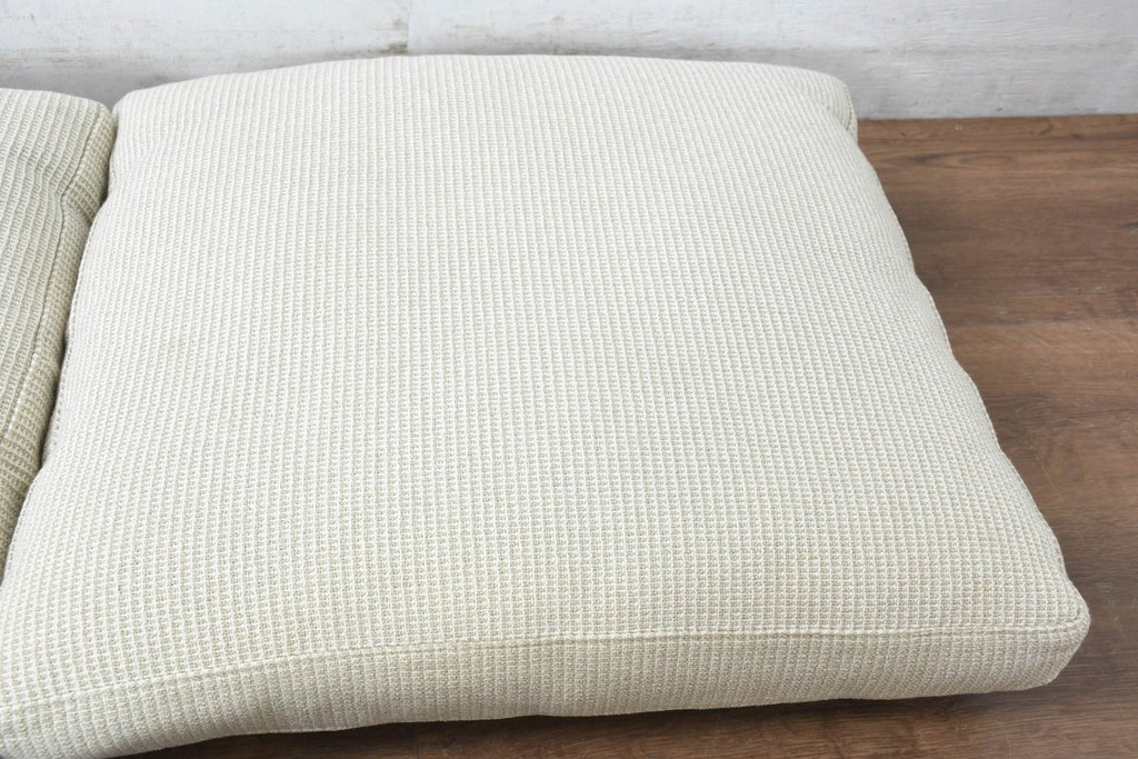 中古　美品　arflex(アルフレックス)　sona(ソーナ)　ナチュラルテイストの空間づくりにおすすめのクッション2個セット(定価約11万円)(R-083211)