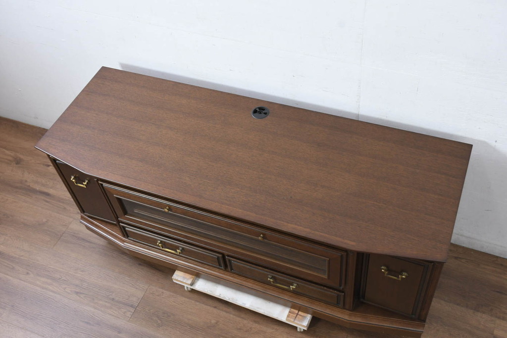 中古　美品　maruni(マルニ木工)　地中海ロイヤル(ROYAL)　クラシカルな雰囲気が魅力的なテレビ台(サイドボード、サイドキャビネット、リビングボード、ローボード、収納棚、戸棚)(R-083206)