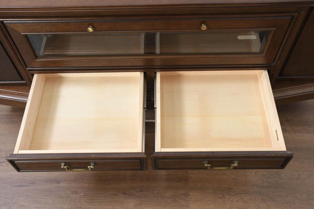 中古　美品　maruni(マルニ木工)　地中海ロイヤル(ROYAL)　クラシカルな雰囲気が魅力的なテレビ台(サイドボード、サイドキャビネット、リビングボード、ローボード、収納棚、戸棚)(R-083206)
