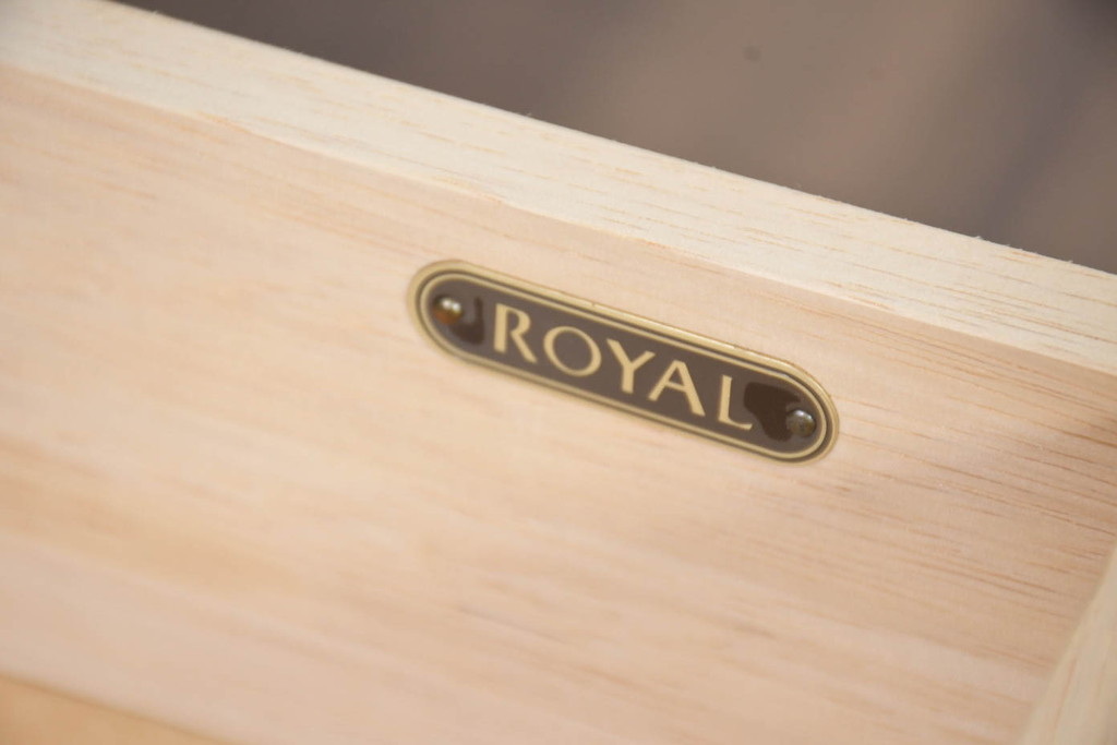 中古　美品　maruni(マルニ木工)　地中海ロイヤル(ROYAL)　クラシカルな雰囲気が魅力的なテレビ台(サイドボード、サイドキャビネット、リビングボード、ローボード、収納棚、戸棚)(R-083206)