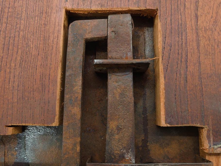 アンティーク雑貨　時代物ならではの味わいが魅力的な蔵戸の錠前金具(ディスプレイ雑貨、蔵戸パーツ)(R-081683)