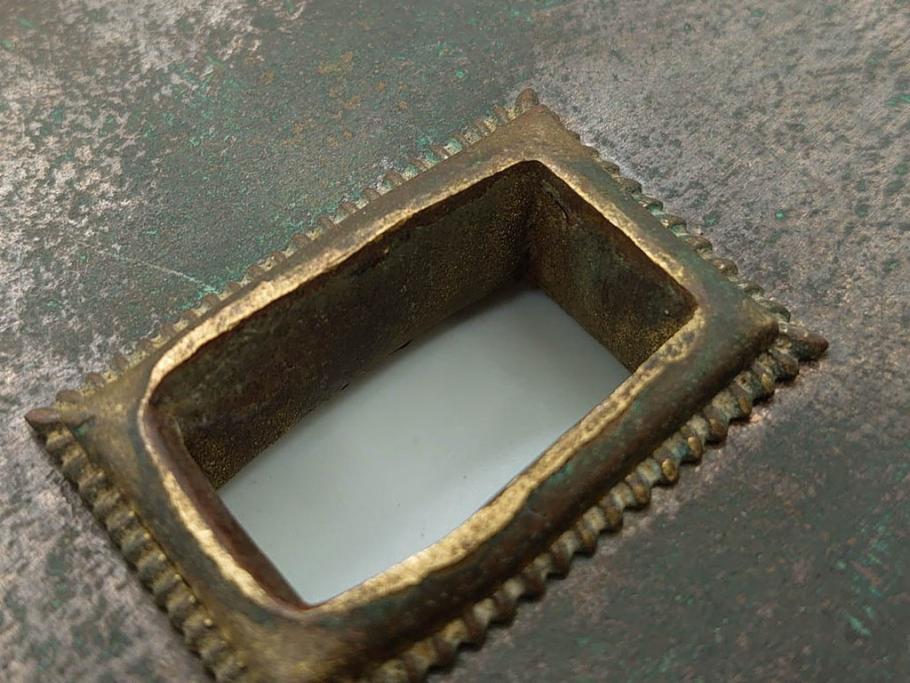 アンティーク雑貨　長い年月を経て味わいを増した蔵戸の錠前金具(ディスプレイ雑貨、蔵戸パーツ)(R-081682)