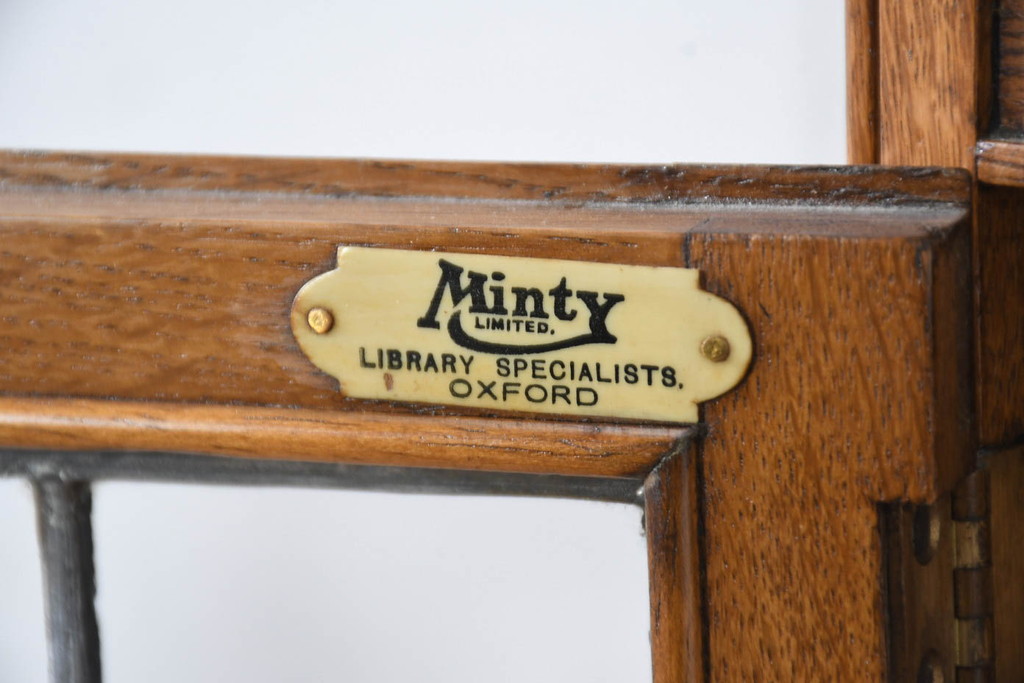 イギリスアンティーク　美品　Lloyd's Antiques(ロイズ・アンティークス)取り扱い　Minty OXFORD(ミンティ)　希少サイズ　オーク材　ステンドグラス入り　スタッキング風縦型ブックケース(本箱、本棚、戸棚、収納棚、書棚、飾り棚、店舗什器)(R-083190)