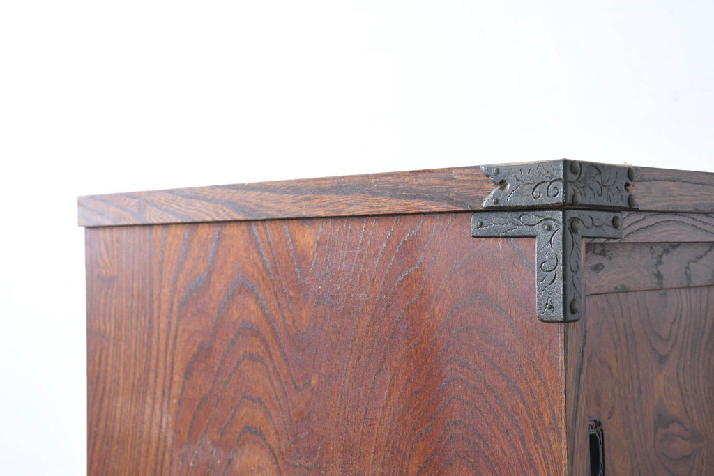 中古　美品　伝統民芸　岩谷堂箪笥　重厚感あふれる佇まいに美しい木目が印象的な茶棚(茶箪笥、収納棚、食器棚、引き出し、バラ売り可能)(R-083212)