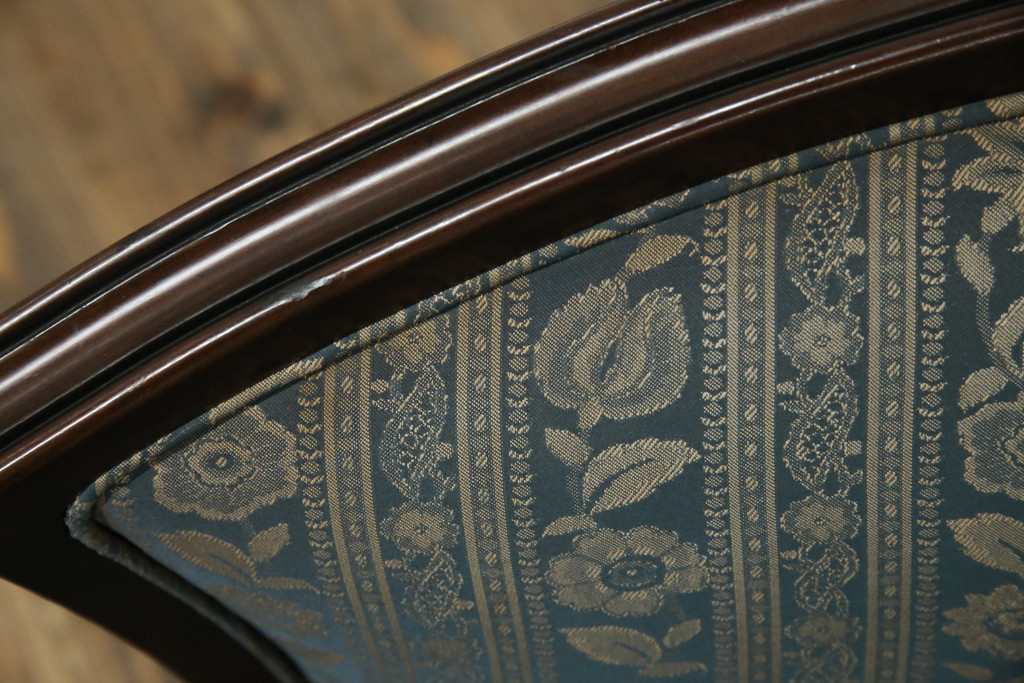 中古　maruni(マルニ木工)　KENT-COURT(ケントコート)　随所に施された上品な意匠が魅力的な二人掛けソファ(2P、2人掛け、ラブソファ、アームソファ)(R-078094)