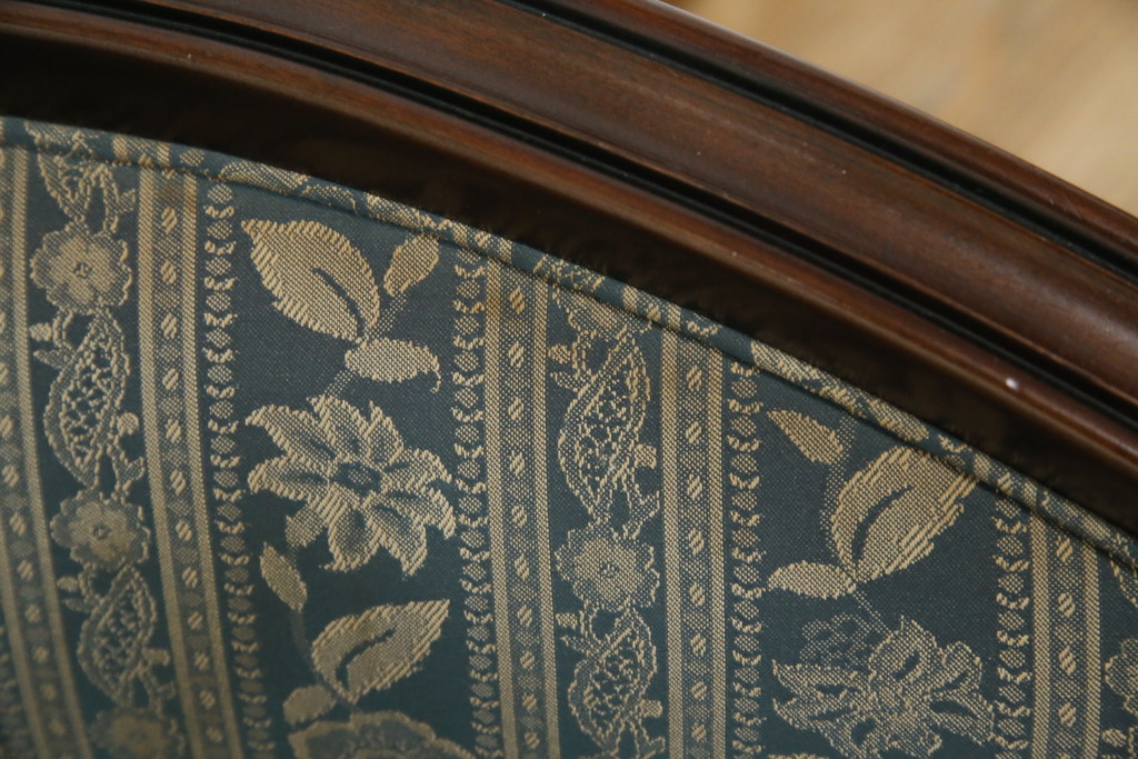 中古　maruni(マルニ木工)　KENT-COURT(ケントコート)　随所に施された上品な意匠が魅力的な二人掛けソファ(2P、2人掛け、ラブソファ、アームソファ)(R-078094)
