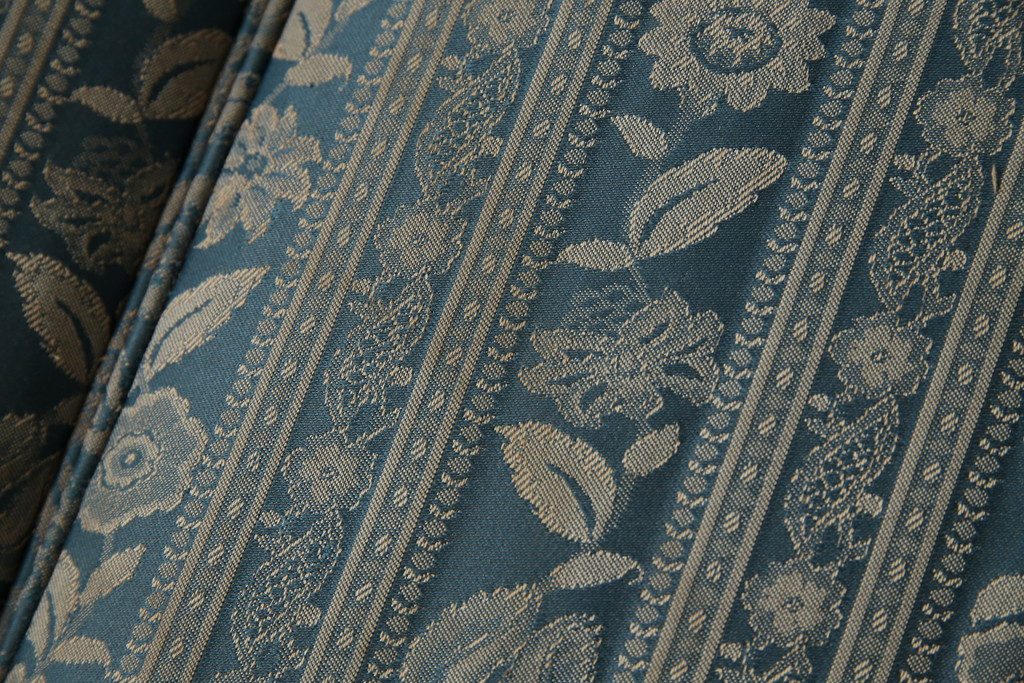 中古　maruni(マルニ木工)　KENT-COURT(ケントコート)　随所に施された上品な意匠が魅力的な二人掛けソファ(2P、2人掛け、ラブソファ、アームソファ)(R-078094)