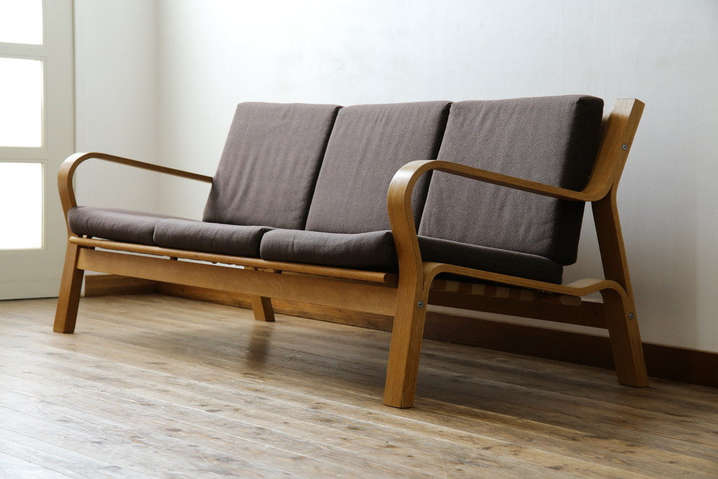 デンマークビンテージ　希少!!　Hans J Wegner(ハンス・J・ウェグナー)　GETAMA (ゲタマ)　1967年デザイン　オーク材　GE671　生産終了で入手困難な3人掛けソファ(3P、三人掛け、3シーター、トリプルソファ、北欧、ヴィンテージ)(R-075933)