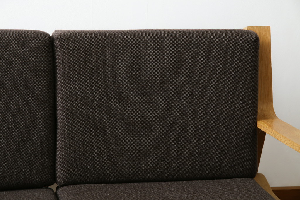 デンマークビンテージ　希少!!　Hans J Wegner(ハンス・J・ウェグナー)　GETAMA (ゲタマ)　1967年デザイン　オーク材　GE671　生産終了で入手困難な3人掛けソファ(3P、三人掛け、3シーター、トリプルソファ、北欧、ヴィンテージ)(R-075933)