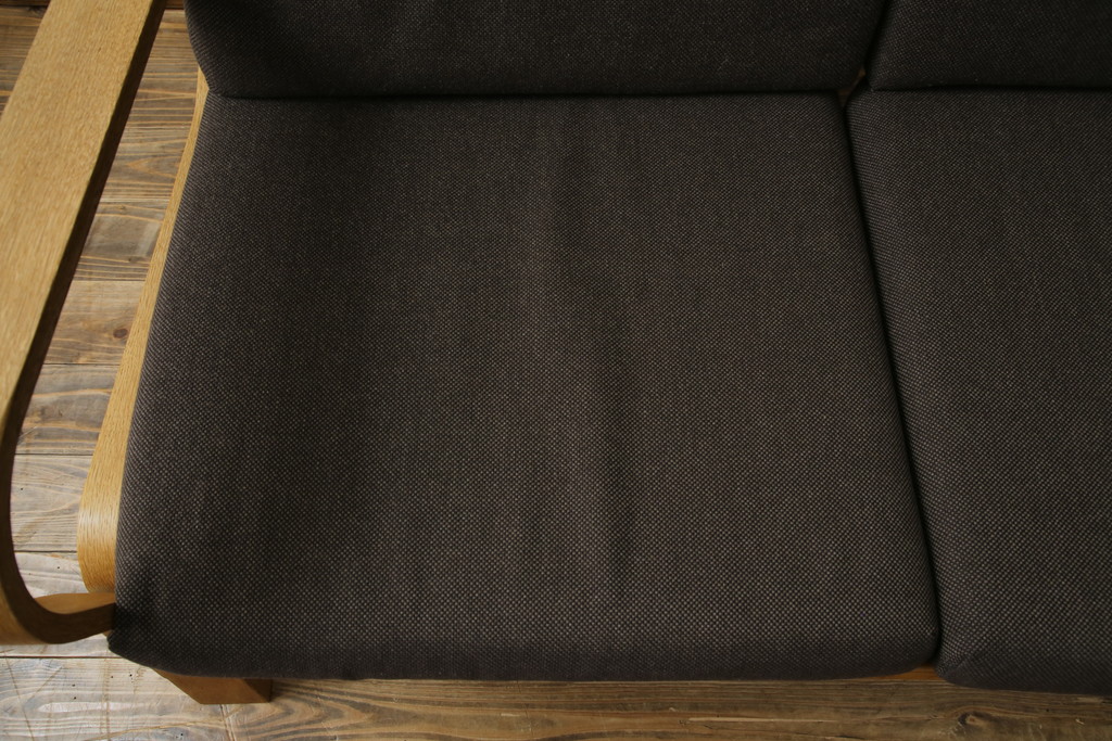 デンマークビンテージ　希少!!　Hans J Wegner(ハンス・J・ウェグナー)　GETAMA (ゲタマ)　1967年デザイン　オーク材　GE671　生産終了で入手困難な3人掛けソファ(3P、三人掛け、3シーター、トリプルソファ、北欧、ヴィンテージ)(R-075933)