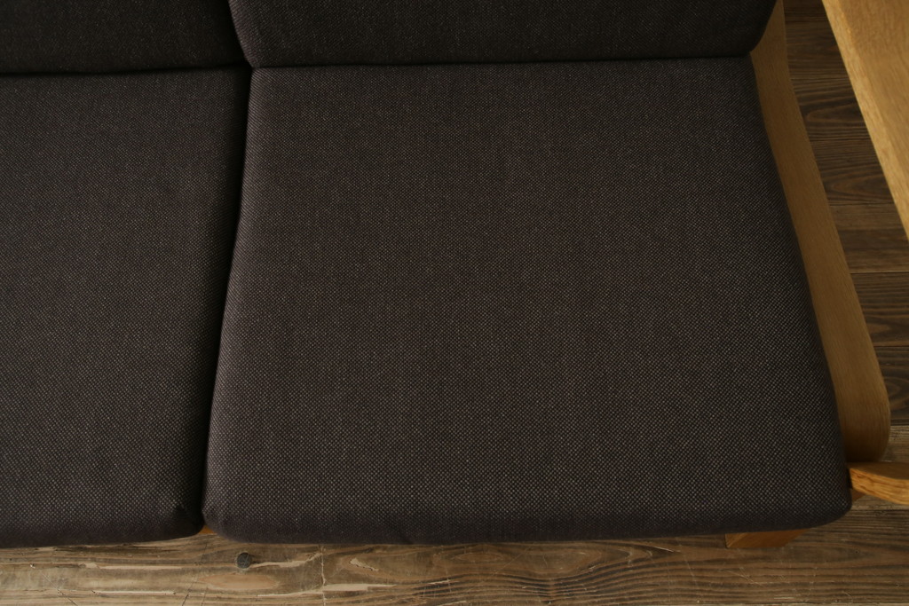 デンマークビンテージ　希少!!　Hans J Wegner(ハンス・J・ウェグナー)　GETAMA (ゲタマ)　1967年デザイン　オーク材　GE671　生産終了で入手困難な3人掛けソファ(3P、三人掛け、3シーター、トリプルソファ、北欧、ヴィンテージ)(R-075933)