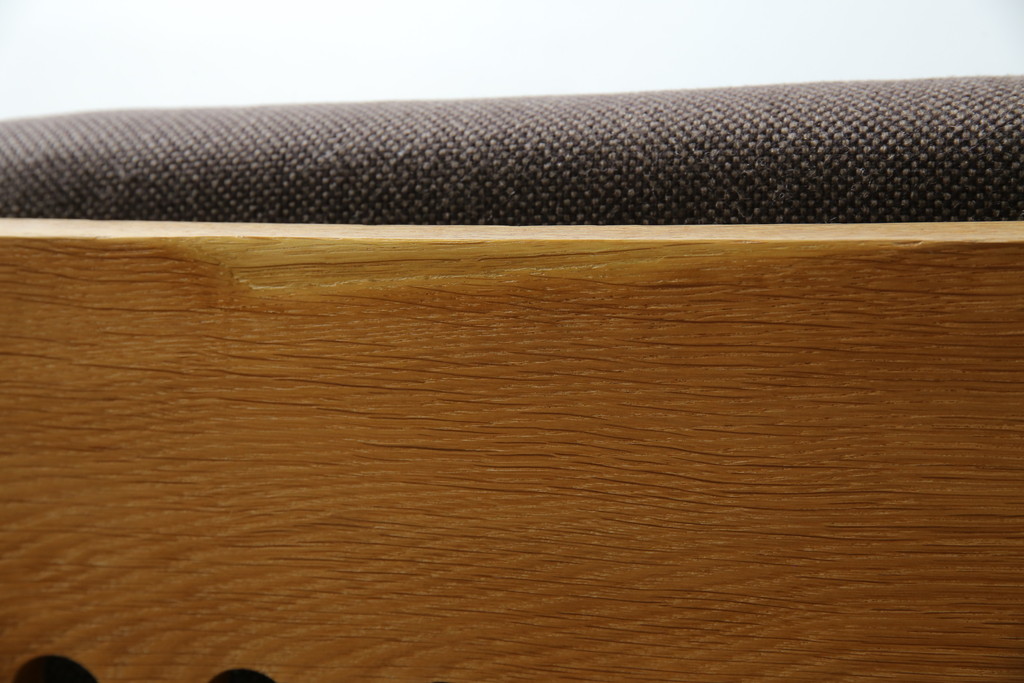 デンマークビンテージ　希少!!　Hans J Wegner(ハンス・J・ウェグナー)　GETAMA (ゲタマ)　1967年デザイン　オーク材　GE671　生産終了で入手困難な3人掛けソファ(3P、三人掛け、3シーター、トリプルソファ、北欧、ヴィンテージ)(R-075933)