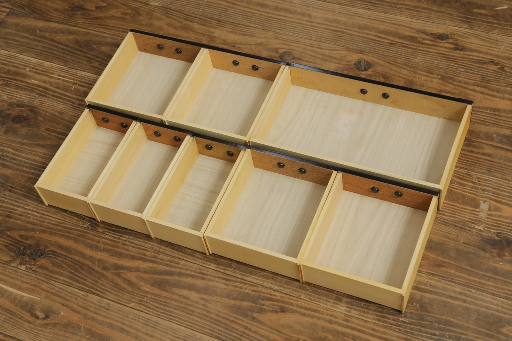 中古　美品　シックな黒塗りが存在感を放つ金具付き小引き出し(小物収納、卓上収納)(R-074681)