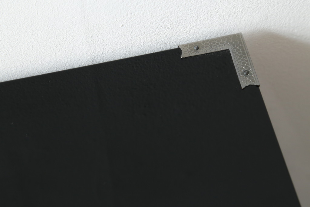 中古　美品　シックな黒塗りが存在感を放つ金具付き小引き出し(小物収納、卓上収納)(R-074681)