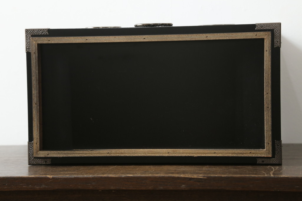 中古　美品　シックな黒塗りが存在感を放つ金具付き小引き出し(小物収納、卓上収納)(R-074681)