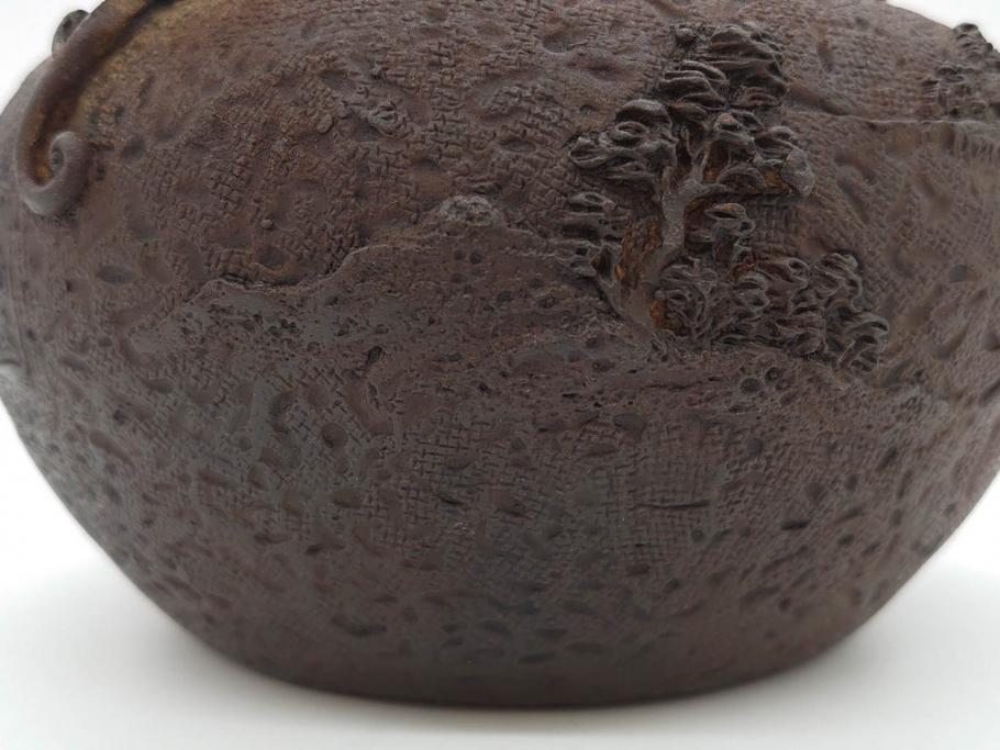 時代物　亀文堂　獣口　家屋風景図　長い歴史を刻んだ趣ある鉄瓶(湯沸、湯瓶、茶道具、茶器)(R-076993)