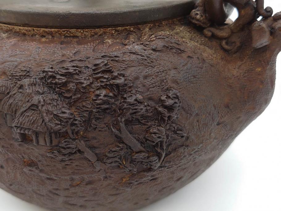 時代物　亀文堂　獣口　家屋風景図　長い歴史を刻んだ趣ある鉄瓶(湯沸、湯瓶、茶道具、茶器)(R-076993)