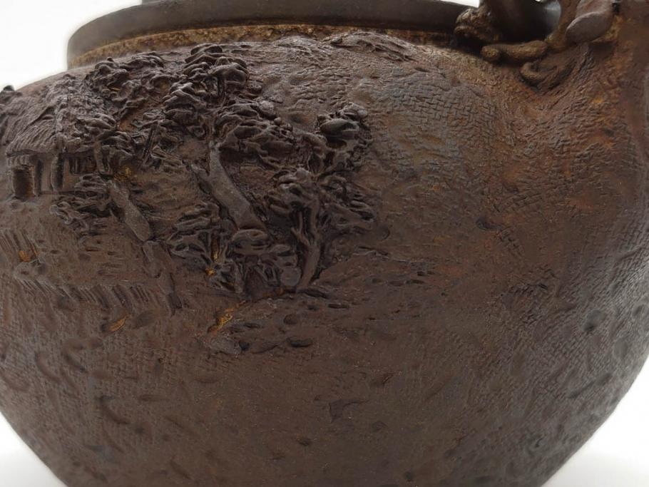 時代物　亀文堂　獣口　家屋風景図　長い歴史を刻んだ趣ある鉄瓶(湯沸、湯瓶、茶道具、茶器)(R-076993)
