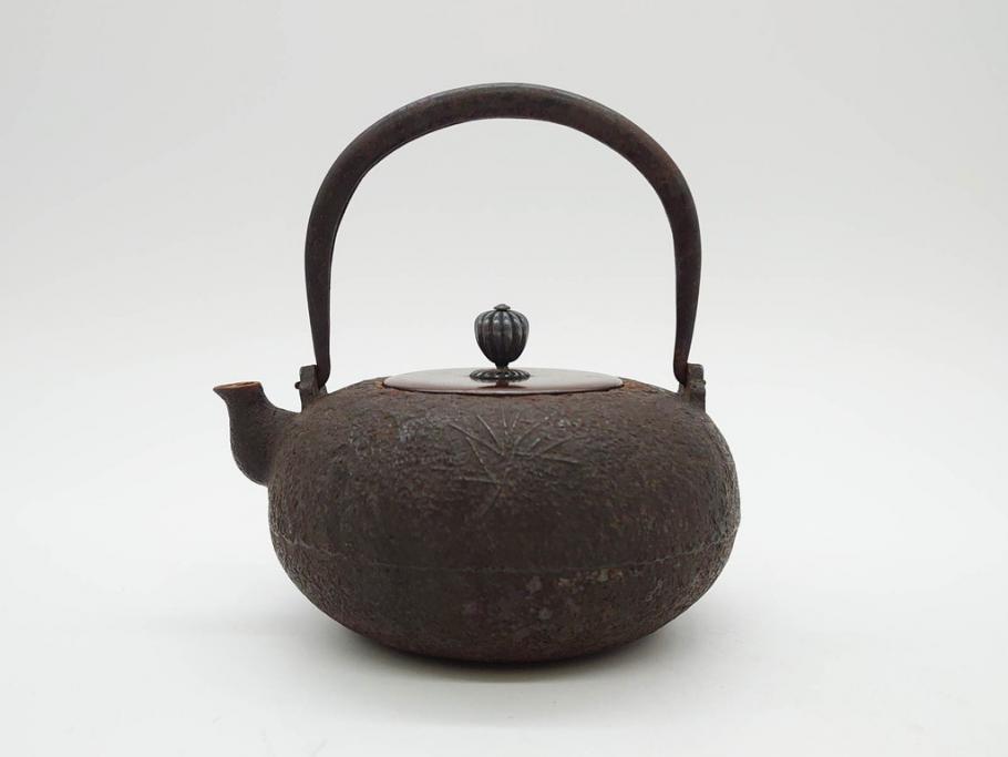 時代物　釜師　高木治良兵衛　銀摘み　ころんとしたフォルムがあたたかみを感じる姥口平丸鉄瓶(湯沸、湯瓶、茶道具、茶器、共箱付き、髙木治良兵衛)(R-077057)