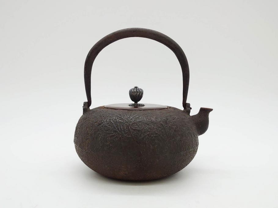時代物　釜師　高木治良兵衛　銀摘み　ころんとしたフォルムがあたたかみを感じる姥口平丸鉄瓶(湯沸、湯瓶、茶道具、茶器、共箱付き、髙木治良兵衛)(R-077057)