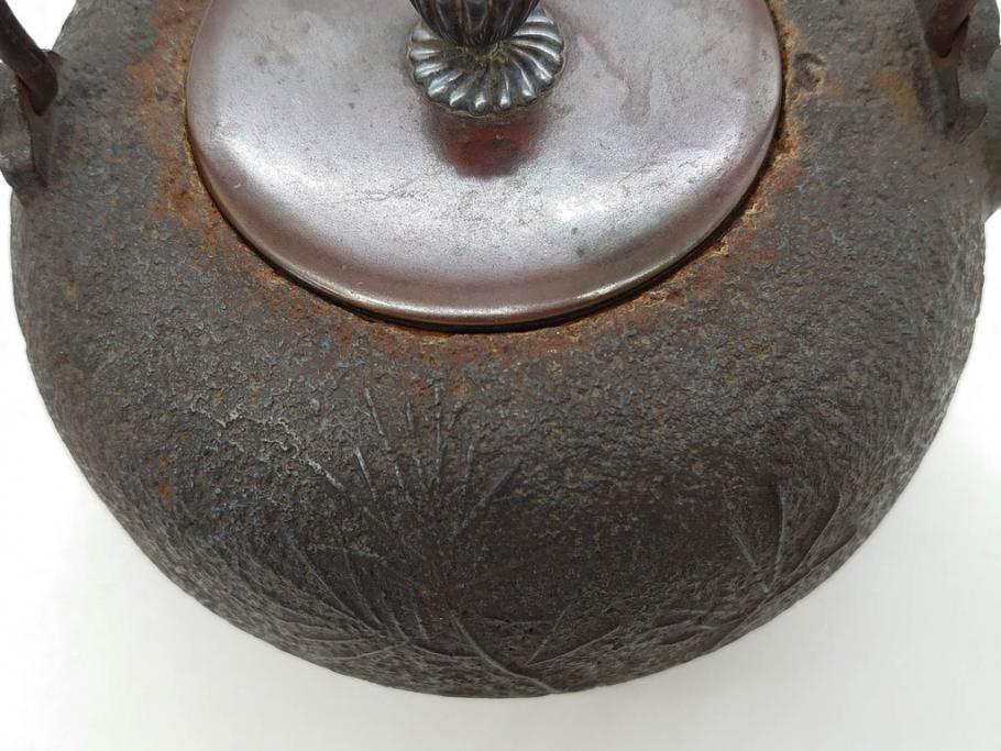 時代物　釜師　高木治良兵衛　銀摘み　ころんとしたフォルムがあたたかみを感じる姥口平丸鉄瓶(湯沸、湯瓶、茶道具、茶器、共箱付き、髙木治良兵衛)(R-077057)