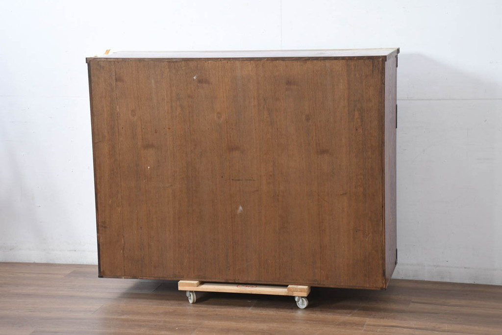 中古　美品　伝統民芸　岩谷堂箪笥　脚(台輪)付きリメイク　重厚感あふれる佇まいに美しい木目が印象的な収納棚(茶棚、飾り棚、サイドボード)(R-083213)