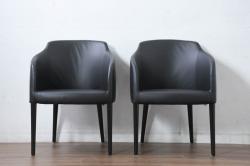 中古　美品　IDC大塚家具取り扱い　Elba(エルバ)　Emozione(エモジオーネ)　モダンな空間に上品なアクセントを添える本革ダイニングチェア2脚セット(レザー、アームチェア、イス、椅子、バラ売り可能)(定価約27万円)(R-083208)