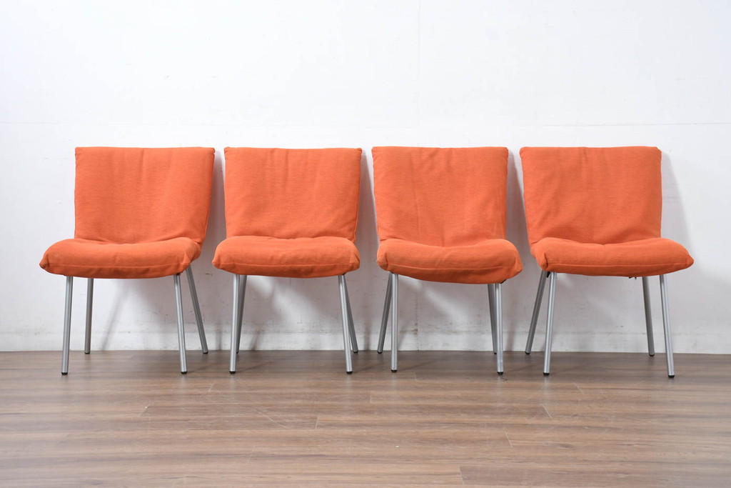 中古　美品　ligne roset(リーンロゼ)　ROSET CALIN(ロゼカラン)　鮮やかカラーで空間を明るくするダイニングチェア4脚セット(椅子、イス、バラ売り可能)(定価約52万円)(R-083209)