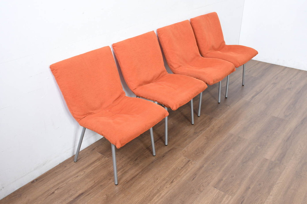 中古　美品　ligne roset(リーンロゼ)　ROSET CALIN(ロゼカラン)　鮮やかカラーで空間を明るくするダイニングチェア4脚セット(椅子、イス、バラ売り可能)(定価約52万円)(R-083209)