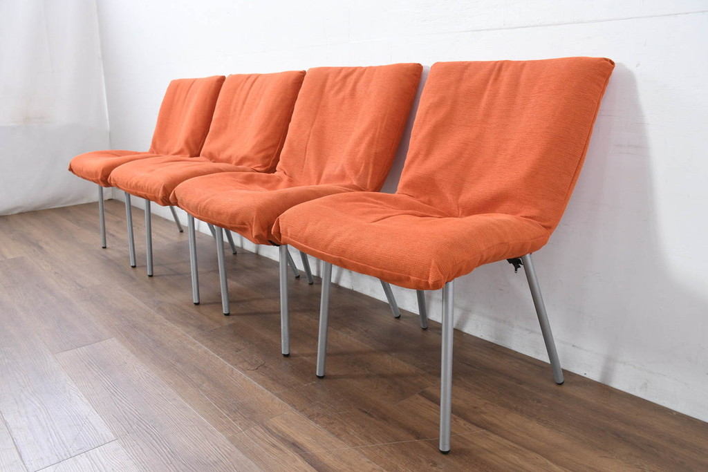 中古　美品　ligne roset(リーンロゼ)　ROSET CALIN(ロゼカラン)　鮮やかカラーで空間を明るくするダイニングチェア4脚セット(椅子、イス、バラ売り可能)(定価約52万円)(R-083209)