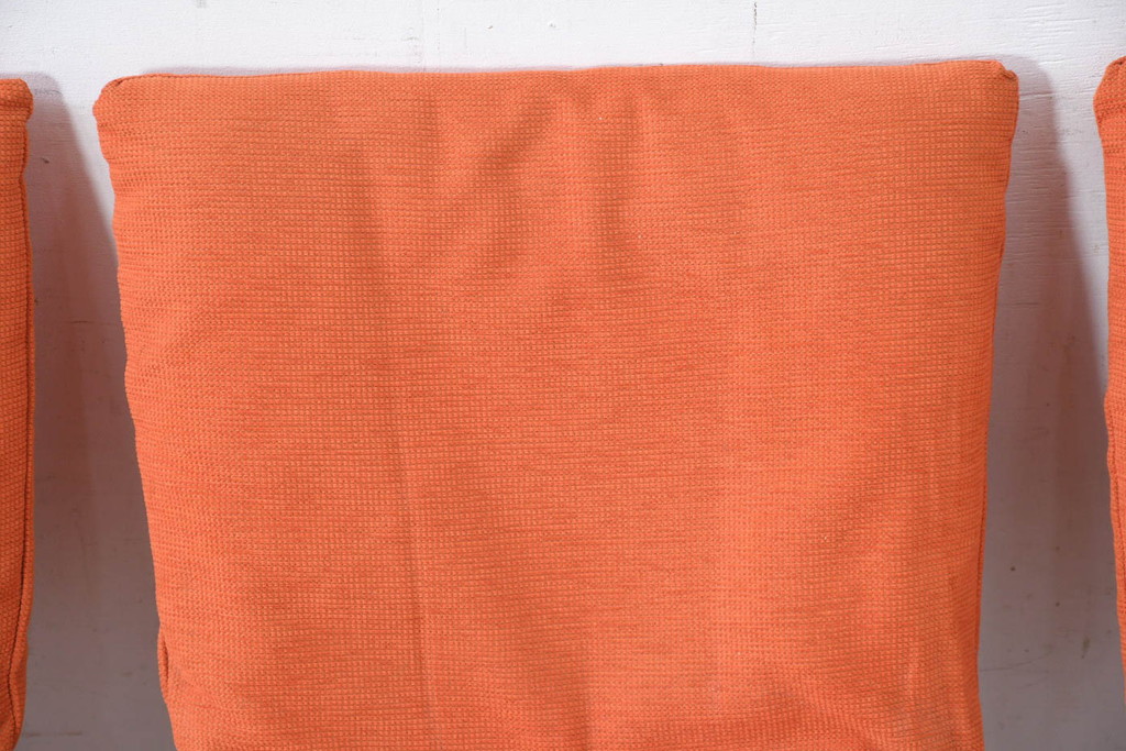 中古　美品　ligne roset(リーンロゼ)　ROSET CALIN(ロゼカラン)　鮮やかカラーで空間を明るくするダイニングチェア4脚セット(椅子、イス、バラ売り可能)(定価約52万円)(R-083209)
