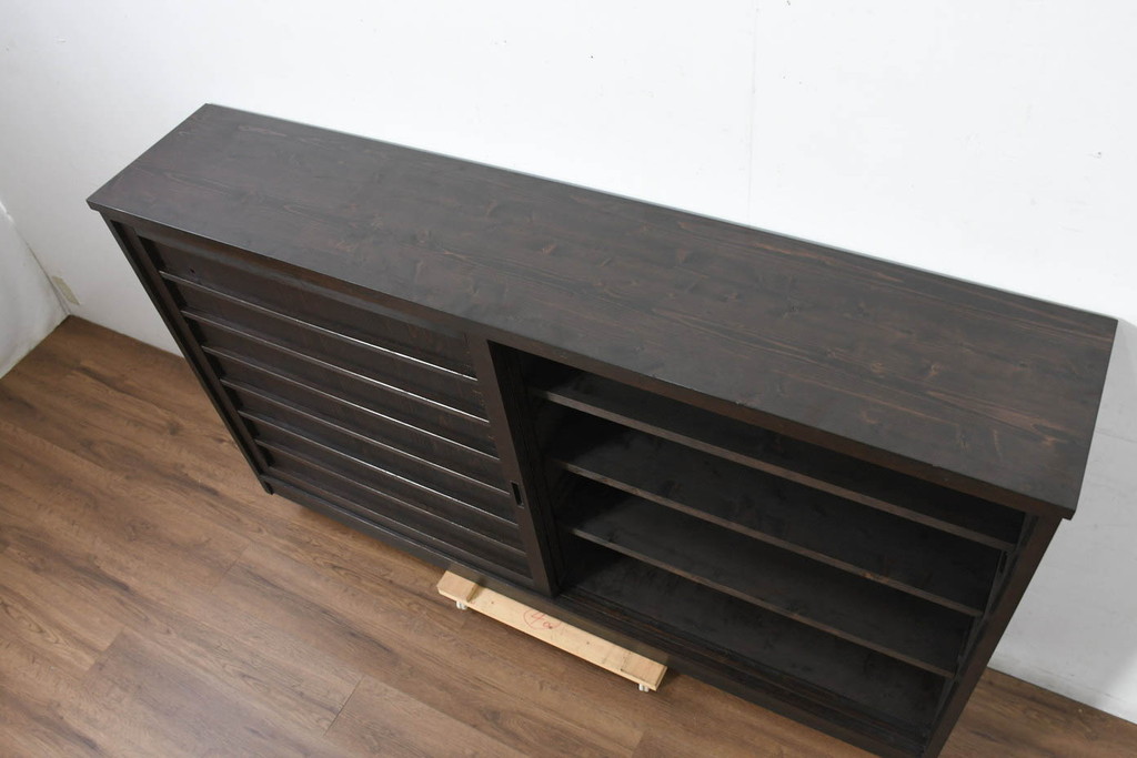 中古　古建具をリメイクしたモダンな横桟板戸が魅力な水屋箪笥サイドボード(食器棚、収納棚、戸棚、カップボード、サイドキャビネット)(R-082733)