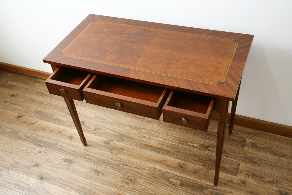 中古　イタリア　輸入家具　凛とした佇まいが美しい象嵌入りのデスク(コンソールテーブル、平机、ワークデスク、在宅用、在宅ワーク用)(R-080244)