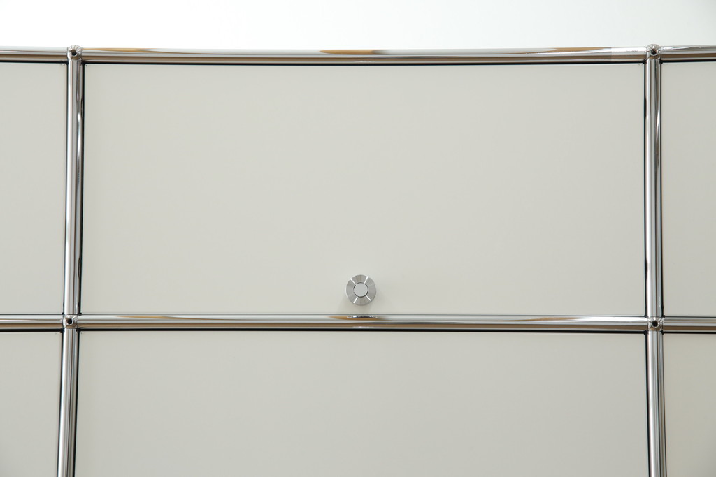 中古　USMハラー(USM Haller)　3列7段(3×7)　美しくシンプルなデザインが目を引く鉄製収納棚(戸棚、キャビネット)(定価約186万円)(R-078810)