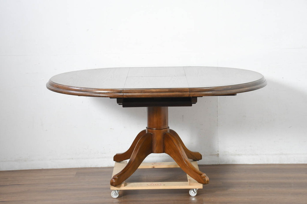 中古　美品　三越家具(現カントリーハウス)　Brugge(ブルージュ)　クラシカルな佇まいが魅力の伸長式ラウンドテーブル(ダイニングテーブル、エクステンションテーブル、丸テーブル、4人掛け、2人掛け、4人用、2人用、食卓)(定価約28万円)(R-082742)